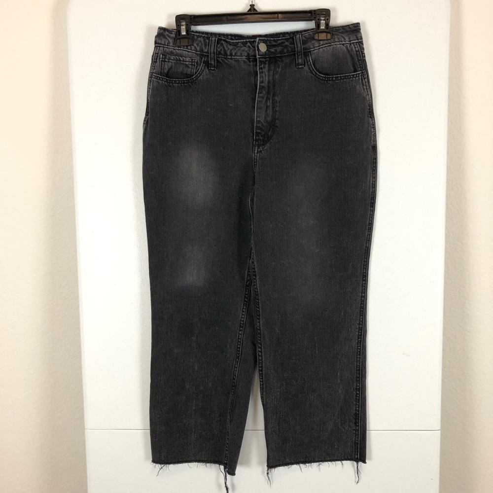 Hollister Ultra High-Rise Jeans Women's 9 Short (30x23) Black Raw Hem Regular‎
